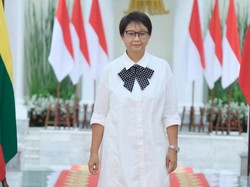 Gaya Ngantor Retno Marsudi Banjir Pujian, Disebut Menteri Paling Modis