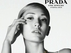 Gaya Somi Jadi Ambassador Prada, Pakai Emas Daur Ulang Pertama di Dunia