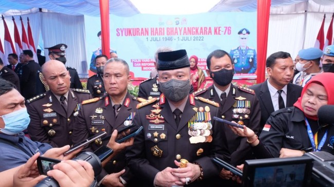 Kapolri Jenderal Listyo Sigit Prabowo mengatakan Kapolda Jawa Timur Irjen Teddy Minahasa ditangkap karena dugaan menjual narkoba.