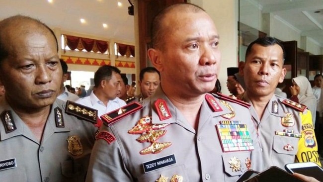 Jaksa ungkap Irjen Teddy Minahasa meminta tolong kepada Linda Pujiastuti alias Anita untuk mencarikan pembeli dari sabu hasil sitaan.