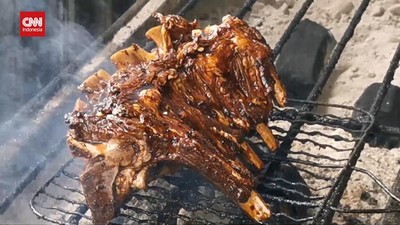 img-title VIDEO: Mau Nyobain Makan Iga Dinosaurus? Di Sini Tempatnya