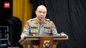 VIDEO: Irjen Teddy Minahasa Tak Hadir Saat Perwira Polisi Ke Istana
