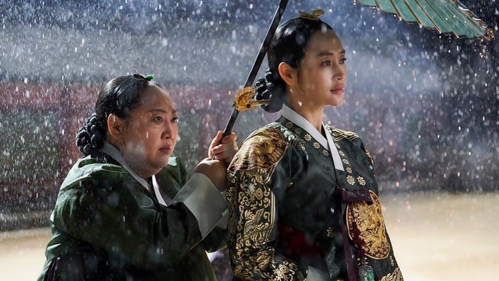 Sinopsis Under The Queen's Umbrella, Drakor Sageuk Baru yang Dibintangi Kim Hye Soo dan Tayang di Netflix
