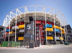 Unik! Stadion di Qatar Ini Dibangun dari Ratusan Peti Kemas Bekas