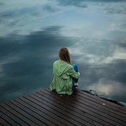 Gampang Nangis, 4 Zodiak Ini Mudah Galau Saat Hujan