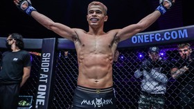 Fabricio Andrade Sesumbar Beri John Lineker Kekalahan KO Pertama