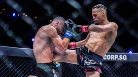 Regian Eersel Siap Sikut Sinsamut Klinmee di ONE Fight Night 3
