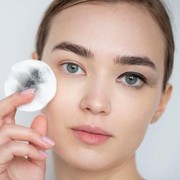 6 Dampak Buruk yang Bisa Cepat Terjadi di Wajah Saat Malas Bersihkan Makeup, Sudah Tahu?