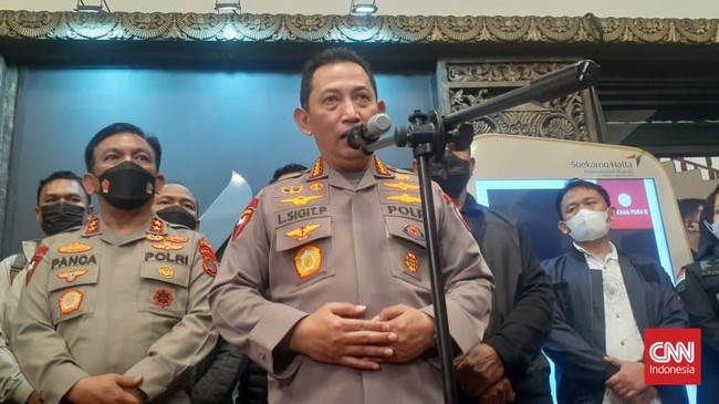 Kapolri Jenderal Listyo Sigit Prabowo mengatakan polisi menangkap tiga bandar judi online kelas kakap dari Kamboja yang selama ini buron.