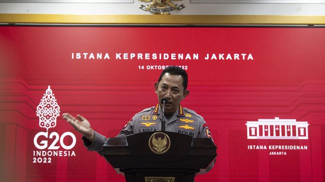 Buntut Kasus Persis Solo, Polri Bakal Kawal Perjalanan Tim Sepak Bola Kapolri mengimbau klub dan para tokoh sepak bola di Indonesia turut mengedukasi masyarakat umum agar peristiwa seperti pelemparan bus Persis Solo tak terulang.