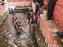 Melihat Sakralnya Ritual Pengangkatan Kayu di Situs Keramat Cirebon
