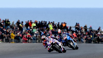 img-title Aleix Espargaro Nyaris Tabrak Binatang Liar di MotoGP Australia