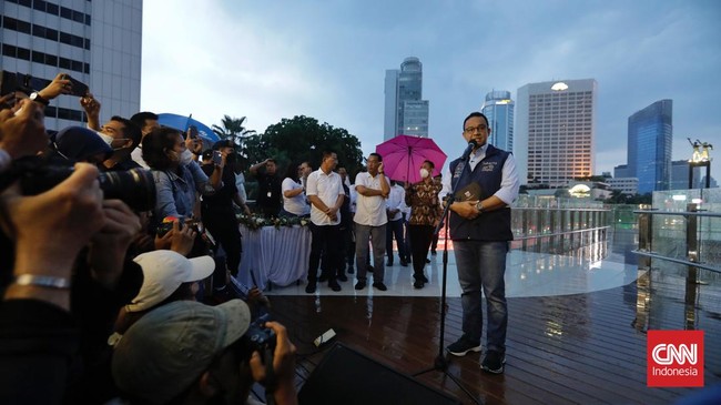 Anies mengklaim tak pernah beriklan di koran ataupun media sosial selama menjadi Gubernur DKI Jakarta. Anies mengklaim hanya mengerjakan karya.