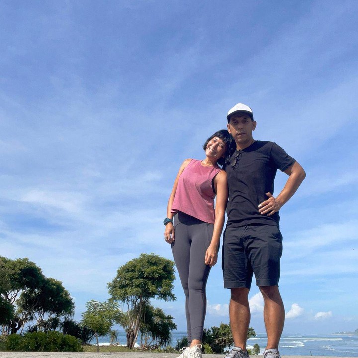 <p>Sophie menghabiskan banyak waktunya bersama sang suami, pergi ke pantai, ke kafe, hingga olahraga bersama. Ia sempat mengaku bahwa ingin terus melakukan apa saja bersama Pongki. (Foto: Instagram@sophienavita)</p>