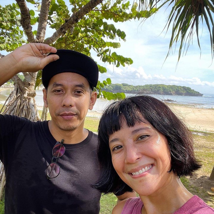 <p>Meski sudah tidak lagi muda, Pongki dan Sophie tetap memamerkan hubungan mereka yang sangat romantis di media sosial hingga membuat para <em>netizen</em> iri dengan mereka. (Foto: Instagram@sophienavita)</p>