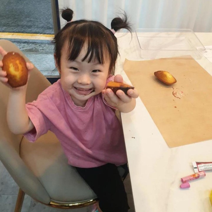 <p>Song dikenal sebagai anak yang ceria dan selalu menampilkan ekspresi yang menggemaskan. Tidak mengerankan bila banyak yang memberikan dukungan kepada gadis cantik yang satu ini. (Foto: Instagram@sweetstar0001)</p>