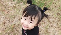 <p>Kabar tersebut sempat dibagikan oleh istri Haha, Byul. Byul menjelaskan bahwa putrinya yang berusia 3 tahun itu telah didiagnosis dengan Sindrom Guillain-Barré. Itulah sebabnya, mereka tidak melakukan apa-apa untuk sementara waktu di media sosial atau hadir dalam acara-acara tv lainnya. (Foto: Instagram@sweetstar0001)</p>