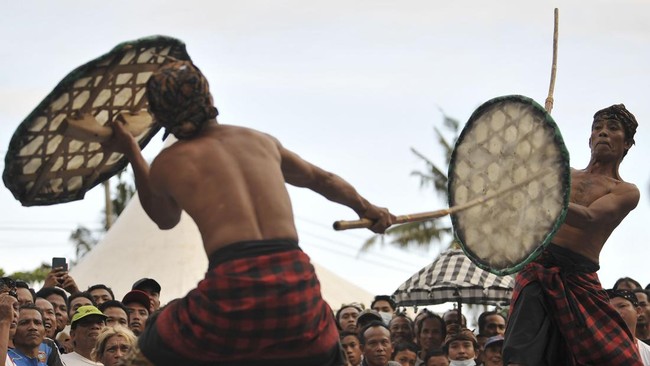 FOTO: Ritual Memohon Hujan di Desa Adat Seraya Karangasem Bali