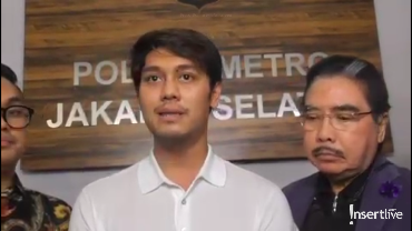 img-title Klarifikasi soal Lempar Bola Biliar ke Lesti, Rizky Billar: Gue Emosi
