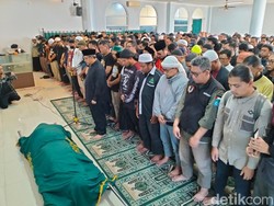 Meninggalnya Koh Steven, Bawa Duka Tersendiri Bagi Aa Gym hingga Arie Untung