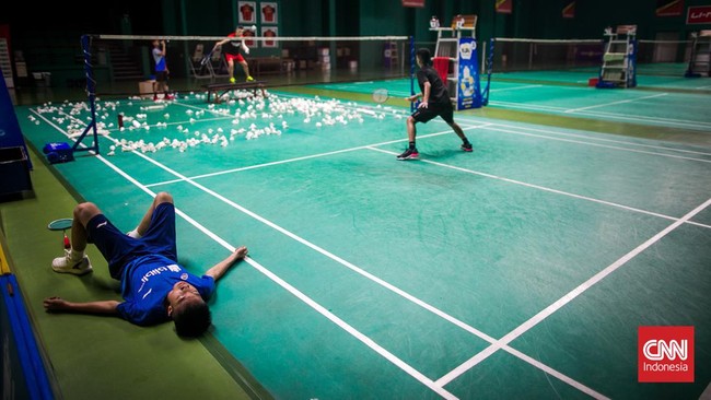 Menpora Zainudin Amali memberikan pandangan dan tanggapan tentang perkembangan badminton, kesulitan dana klub-klub, dan regenerasi di masa depan.
