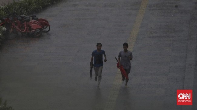 BMKG juga memprediksi curah hujan bulanan kategori di atas normal berpeluang terjadi di Sumatra bagian utara, Kalimantan bagian timur dan utara.