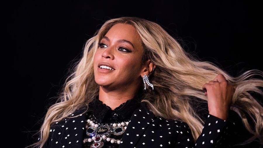CLEVELAND, OH - NOVEMBER 04: Beyonce performs at a concert for Democratic Presidential candidate Hillary Clinton,  November 4, 2016 in Cleveland, OH  (Photo by Brooks Kraft/ Getty Images)