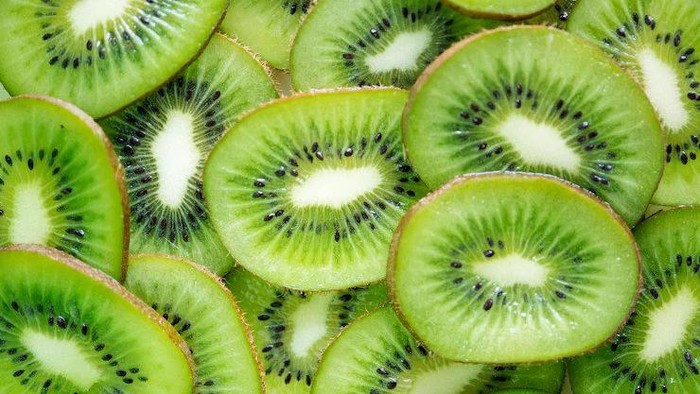 Bisa Bikin Wajah Jadi Glowing, Ini 4 Manfaat Buah Kiwi untuk Perawatan Kulit Menurut Ahli