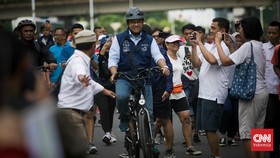 Hari Terakhir, Anies Baswedan Diserbu Pendukung di JPO Phinisi