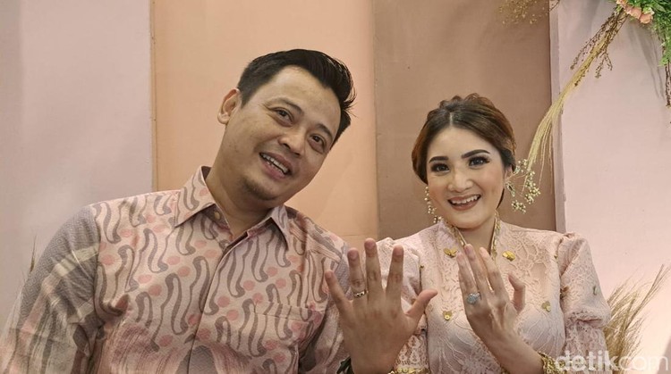 Kiki Amalia Lamaran Kiki Amalia Lamaran