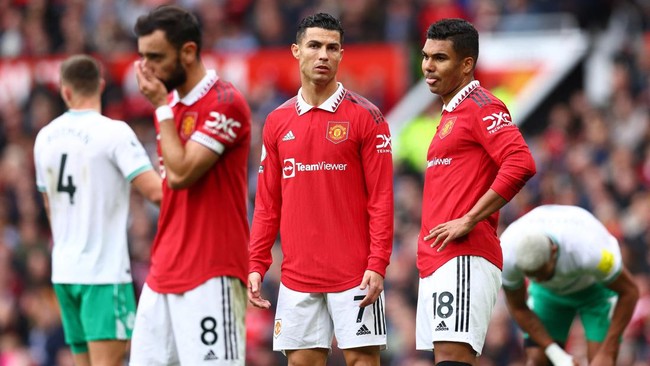Manchester United yang diperkuat Cristiano Ronaldo sejak menit awal harus puas bermain imbang lawan Newcastle United pada babak pertama Liga Inggris.
