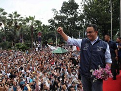 Tentang Pidato Anies Menghadap Utara dan Nyanyian Majulah Menang