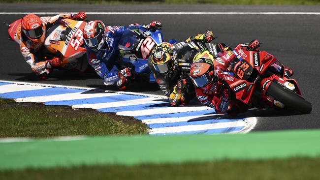 Francesco Bagnaia mengaku sengaja tidak mengambil risiko di lap terakhir MotoGP Australia 2022 setelah disalip Alex Rins dan Marc Marquez.
