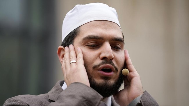 Pemerintah Kota Minneapolis, Negara Bagian Minnesota, Amerika Serikat, akan mengizinkan azan berkumandang melalui pengeras suara lima kali dalam sehari.