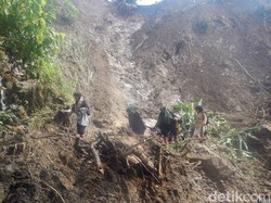 Akses ke Desa Kurrak Polman Tertimbun Longsor di 20 Titik, 73 KK Terisolasi