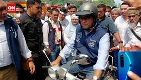 VIDEO: Anies Naik Vespa Tinggalkan Balai Kota
