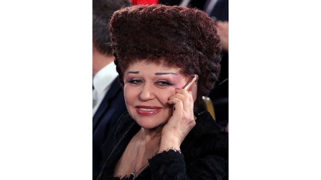 Seorang anggota parlemen Rusia mendadak viral lantaran rambutnya yang disebut mirip Marge Simpsons.