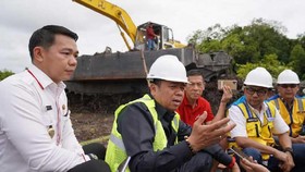 Lasarus Pastikan Keterisoliran Perbatasan di Kalbar Segera Teratasi