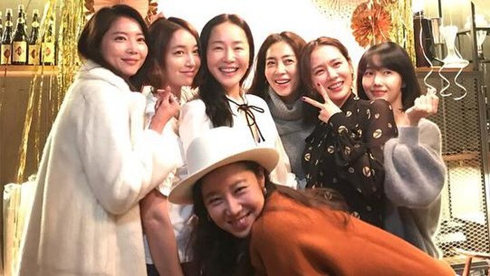 Disebut 7 Cinderella dari Korea Selatan, Ini Deretan Aktris Cantik yang Jadi 'Squad' Bareng Son Ye Jin