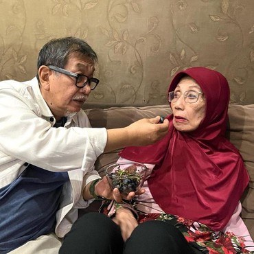 Bagikan Potret Suapi Nani Wijaya, Deddy Mizwar: Semoga Selalu Gembira