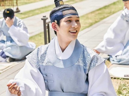 5 Drama Korea Kerajaan Komedi, Terbaru Under the Queen's Umbrella