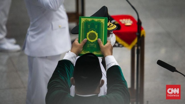 Menteri Dalam Negeri (Mendagri) Tito Karnavian resmi melantik tiga orang pejabat sebagai Penjabat (Pj) Gubernur untuk Sumatera Utara, Sumatera Selatan dan NTB.