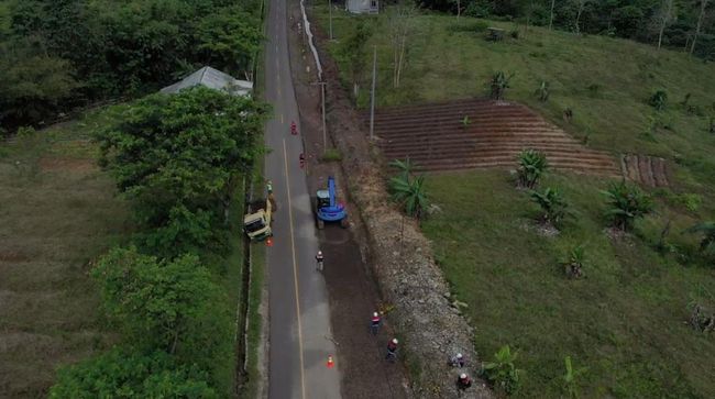 Hutama Karya Perlebar Jalan Soreang - Rancabali