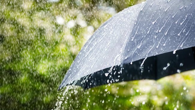 5 Doa Ketika Turun Hujan agar Tidak Mendatangkan Banjir dan Bencana