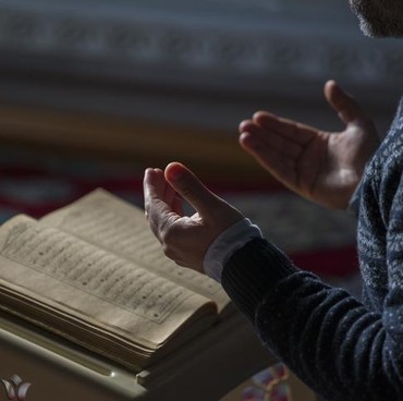 Bacaan Barzanji Marhaban Maulid Nabi dalam Arab-Latin Lengkap dengan Artinya