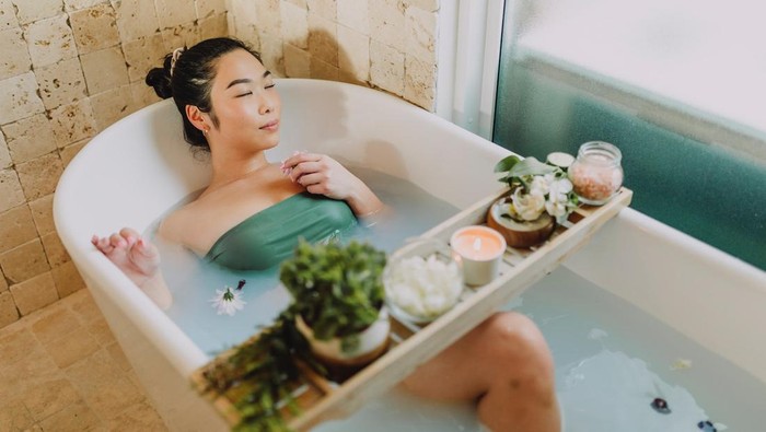 Intip 5 Kebiasaan Libra Saat Sendirian di Rumah, Ternyata Banyak Memanjakan Diri, Termasuk Kamu?