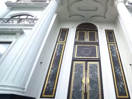 7 Potret Rumah Renny Angesti Kurator Fashion Langganan Artis, Megah Adopsi Gaya Eropa