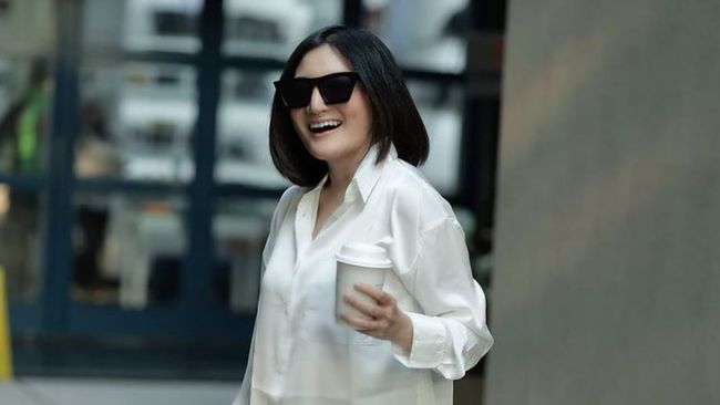 Kiki Amalia resmi menikah dengan Agung Nugraha pada Minggu (27/11), setelah keduanya pacaran tiga bulan terakhir. 