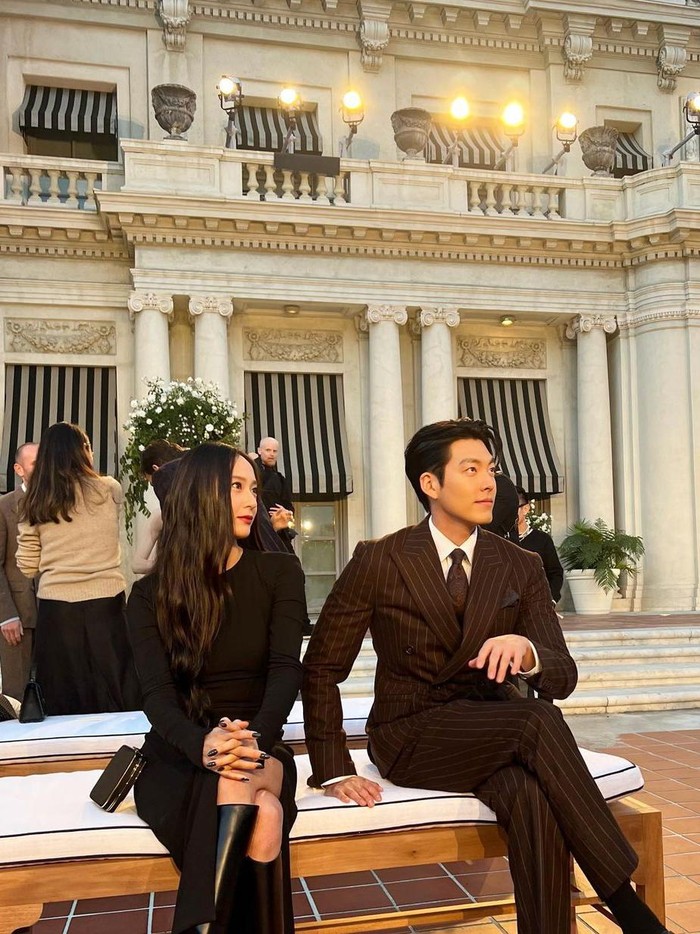 Pemain drama Korea hits The Heirs (2013) yaitu Krystal Jung dan Kim Woo Bin bertemu saat menghadiri event Ralph Lauren belum lama ini./ Foto: instagram.com/vousmevoyez