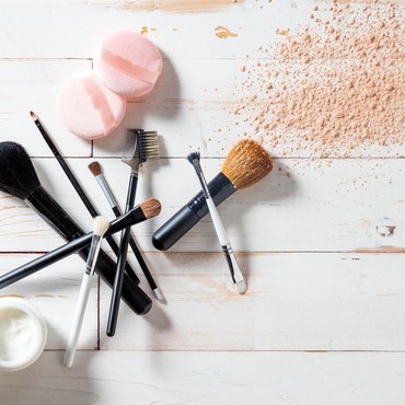 Kunci Utama Riasan Wajah untuk Si Kulit Berminyak dan Berjerawat